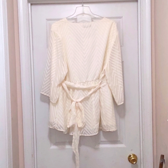 NWT Bloomchic Off White Lacey Top Size 22-24 - Picture 4 of 9
